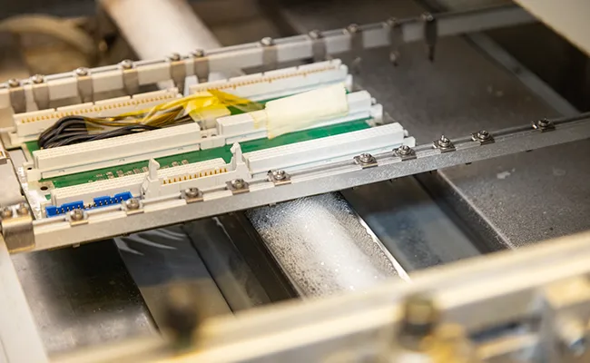 assemblaggio-pth-di-schede-elettroniche